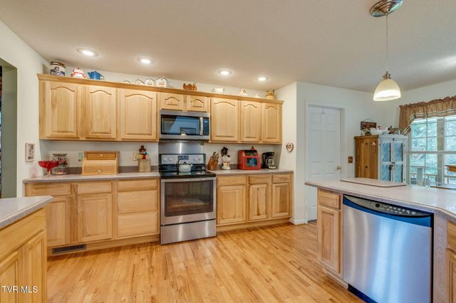 490 Cockatiel Road, Limestone, TN 37681