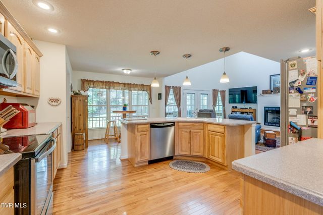 490 Cockatiel Road, Limestone, TN 37681