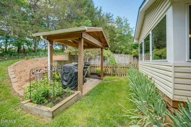 490 Cockatiel Road, Limestone, TN 37681