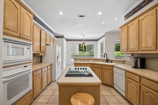619 Oak Tree Cove, Cedar Hill, TX 75104
