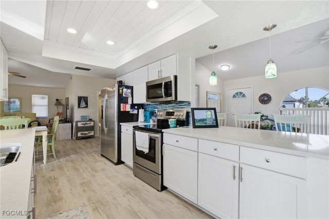 502 SW 7th TER, Cape Coral, FL 33991