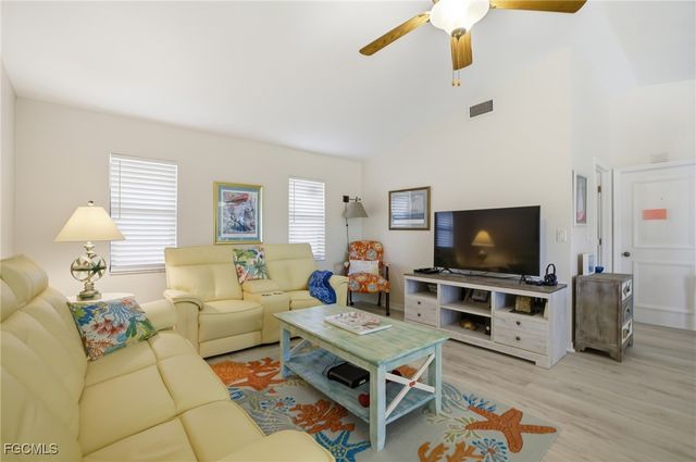 502 SW 7th TER, Cape Coral, FL 33991