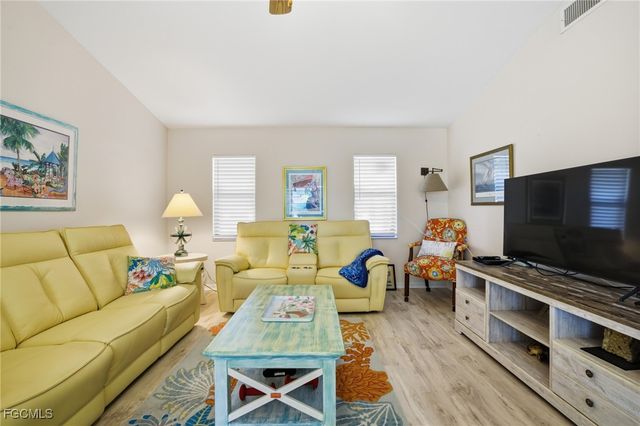 502 SW 7th TER, Cape Coral, FL 33991