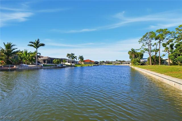 502 SW 7th TER, Cape Coral, FL 33991