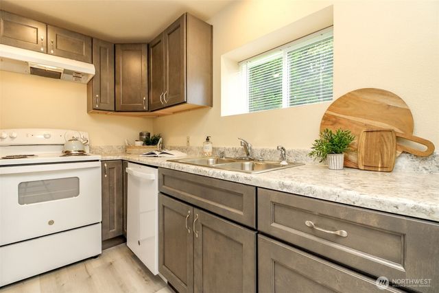 105 S 70th Street, Tacoma, WA 98408