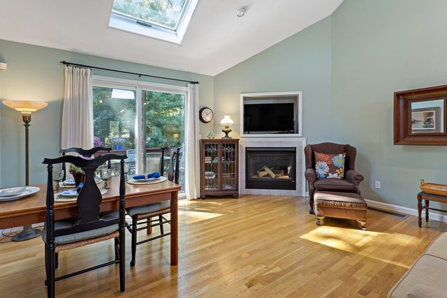 393 North Falmouth Hwy 9, Falmouth, MA 02556