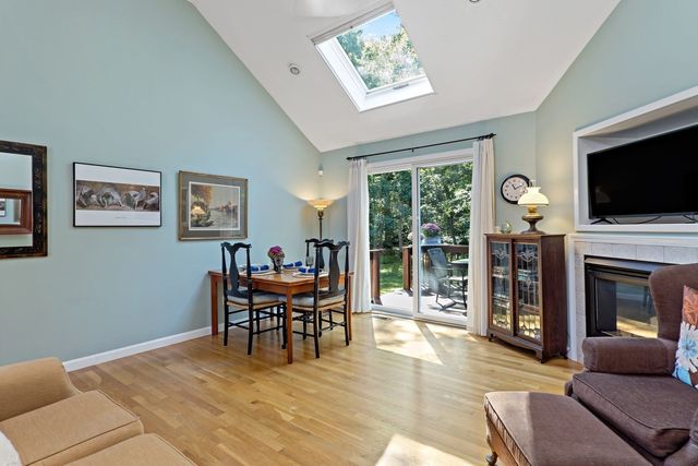 393 North Falmouth Hwy 9, Falmouth, MA 02556
