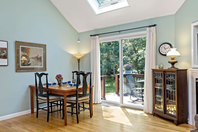 393 North Falmouth Hwy 9, Falmouth, MA 02556