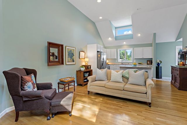393 North Falmouth Hwy 9, Falmouth, MA 02556