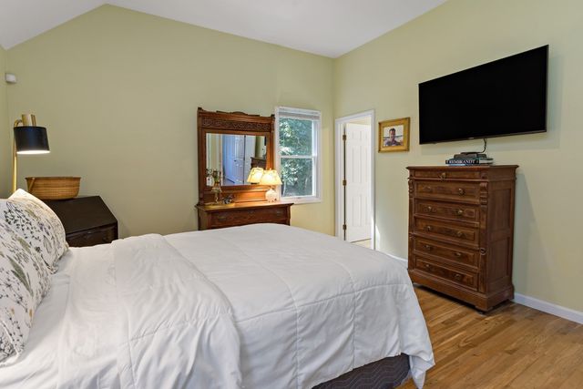 393 North Falmouth Hwy 9, Falmouth, MA 02556