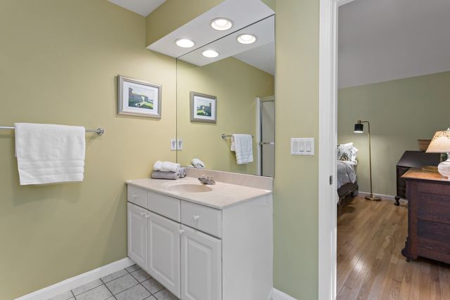 393 North Falmouth Hwy 9, Falmouth, MA 02556