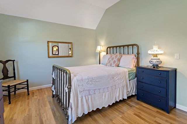 393 North Falmouth Hwy 9, Falmouth, MA 02556