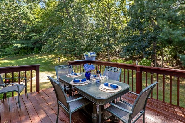 393 North Falmouth Hwy 9, Falmouth, MA 02556