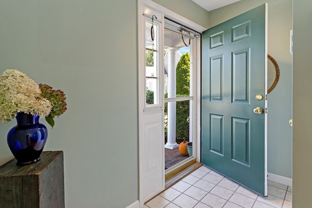 393 North Falmouth Hwy 9, Falmouth, MA 02556