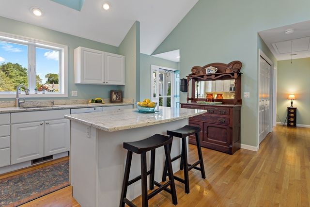393 North Falmouth Hwy 9, Falmouth, MA 02556