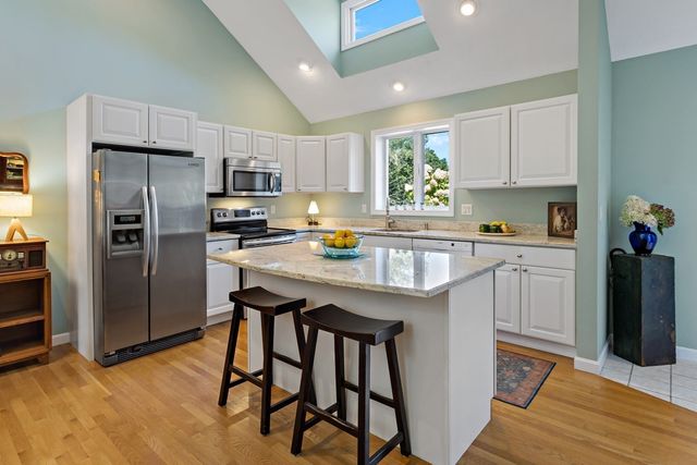 393 North Falmouth Hwy 9, Falmouth, MA 02556