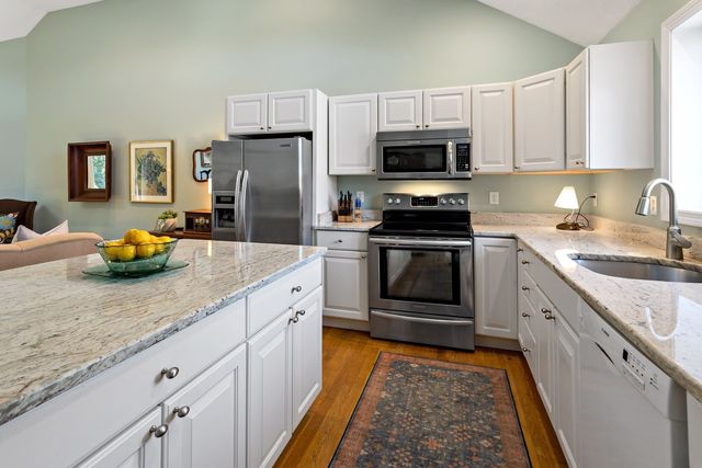 393 North Falmouth Hwy 9, Falmouth, MA 02556