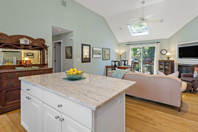 393 North Falmouth Hwy 9, Falmouth, MA 02556