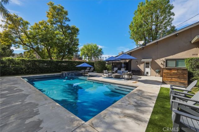 412 Lotus Court, Redlands, CA 92373