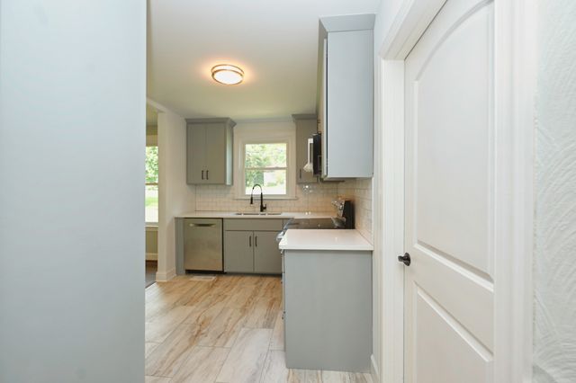2213 Ridgecrest Dr, Nashville, TN 37216