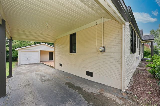 2213 Ridgecrest Dr, Nashville, TN 37216