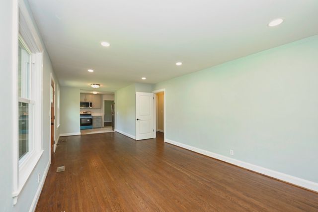 2213 Ridgecrest Dr, Nashville, TN 37216