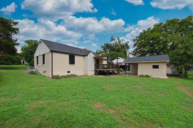 2213 Ridgecrest Dr, Nashville, TN 37216