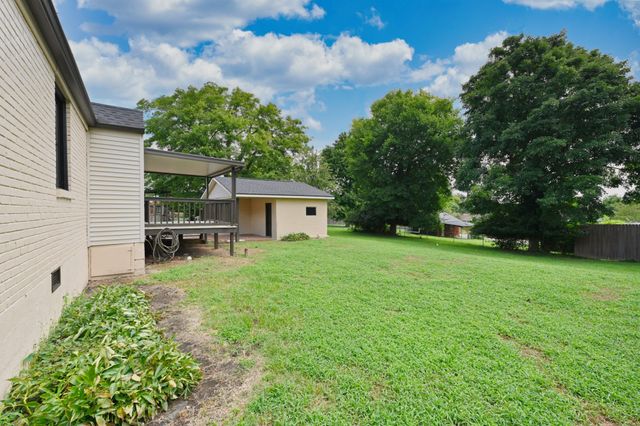 2213 Ridgecrest Dr, Nashville, TN 37216