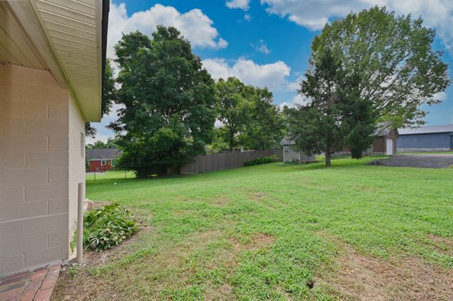 2213 Ridgecrest Dr, Nashville, TN 37216