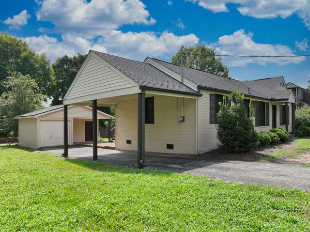 2213 Ridgecrest Dr, Nashville, TN 37216