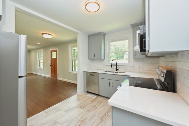 2213 Ridgecrest Dr, Nashville, TN 37216