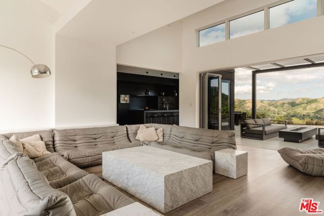 3649 Kanan Road, Agoura Hills, CA 91301