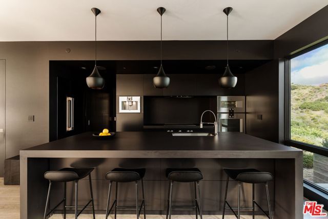 3649 Kanan Road, Agoura Hills, CA 91301