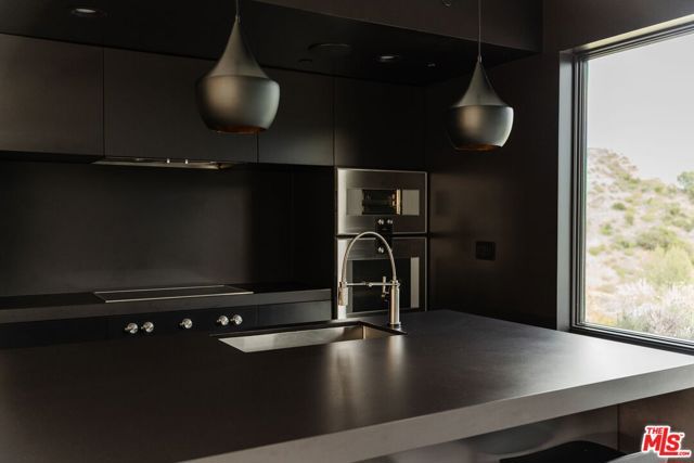 3649 Kanan Road, Agoura Hills, CA 91301