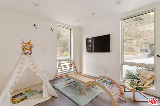 3649 Kanan Road, Agoura Hills, CA 91301