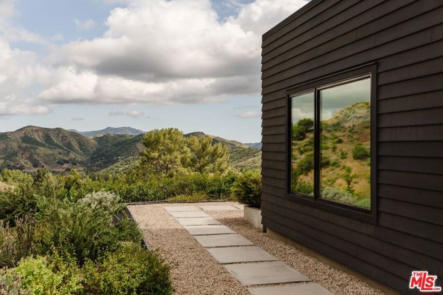 3649 Kanan Road, Agoura Hills, CA 91301