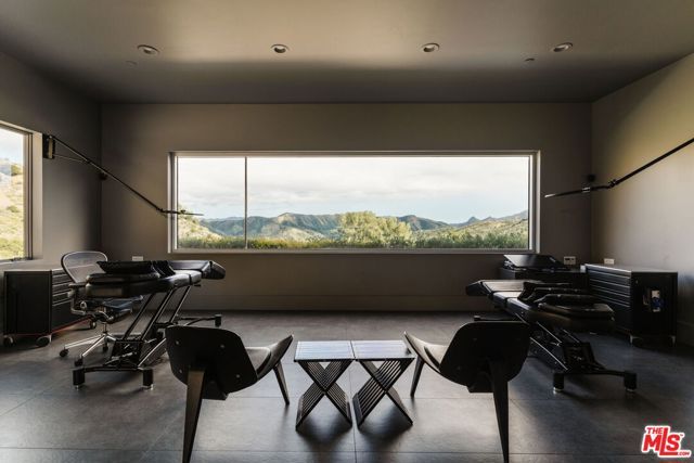 3649 Kanan Road, Agoura Hills, CA 91301