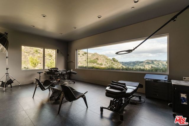 3649 Kanan Road, Agoura Hills, CA 91301