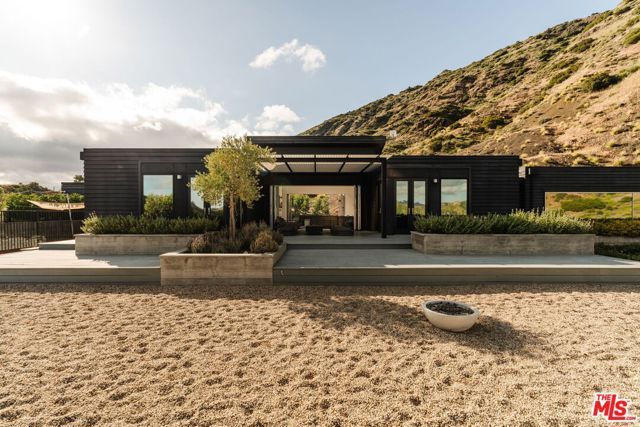 3649 Kanan Road, Agoura Hills, CA 91301