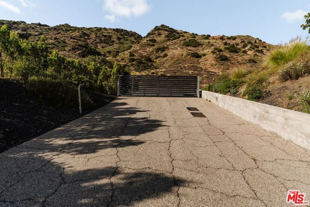 3649 Kanan Road, Agoura Hills, CA 91301