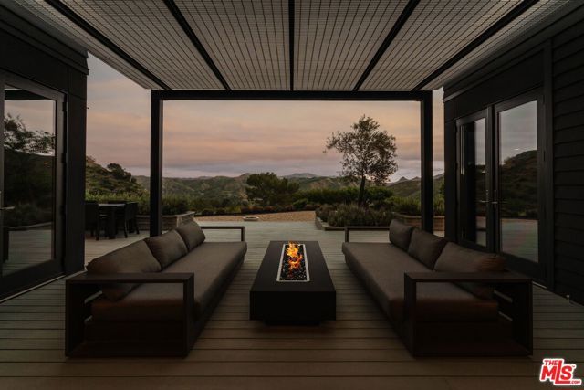 3649 Kanan Road, Agoura Hills, CA 91301