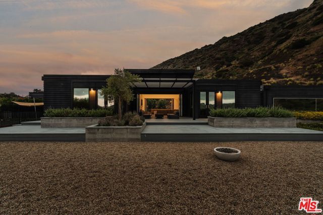 3649 Kanan Road, Agoura Hills, CA 91301