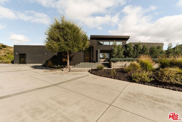 3649 Kanan Road, Agoura Hills, CA 91301