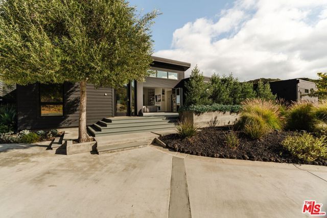 3649 Kanan Road, Agoura Hills, CA 91301