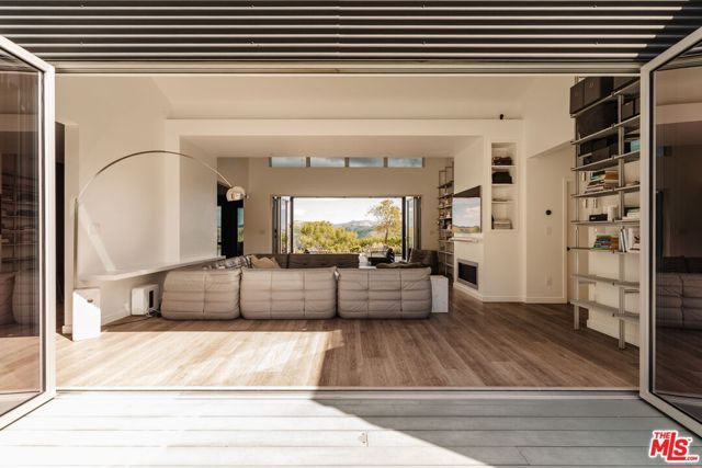 3649 Kanan Road, Agoura Hills, CA 91301