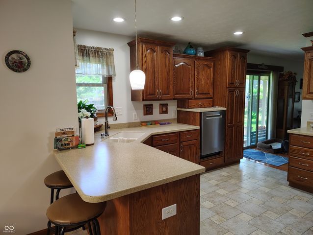 3422 Sycamore Drive, Columbus, IN 47203