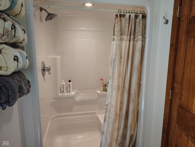 3422 Sycamore Drive, Columbus, IN 47203