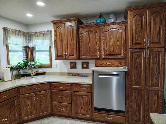 3422 Sycamore Drive, Columbus, IN 47203