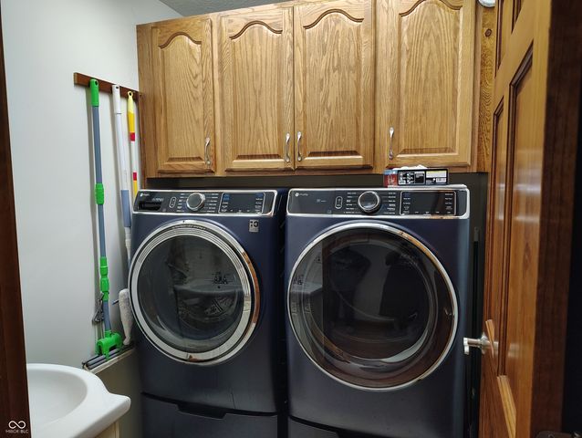 3422 Sycamore Drive, Columbus, IN 47203