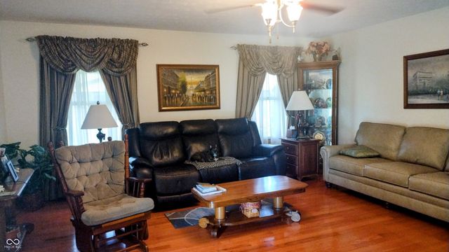 3422 Sycamore Drive, Columbus, IN 47203